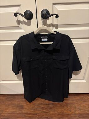 Columbia Black Short-Sleeve Casual Button-Down Shirt